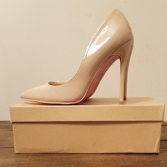 Christian Louboutin Shoes - Nude Christian Louboutin Pumps size 40